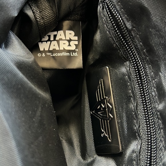 Buckle Down / The Mandalorian Bounty Hunter Crossbody Wallet / Blk/White NWOT - Picture 6 of 8